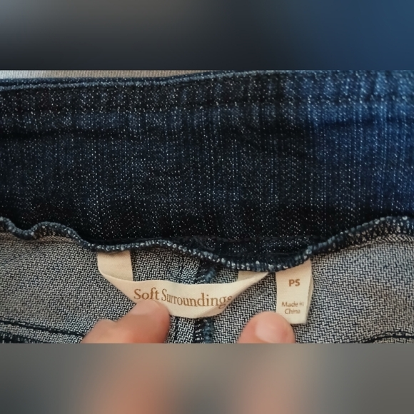 Soft Surroundings jeans capris size small petite - Picture 3 of 6